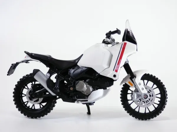 Коллекционная модель мотоцикла Ducati DesertX (Maisto) - Масштаб 1:18 белая
